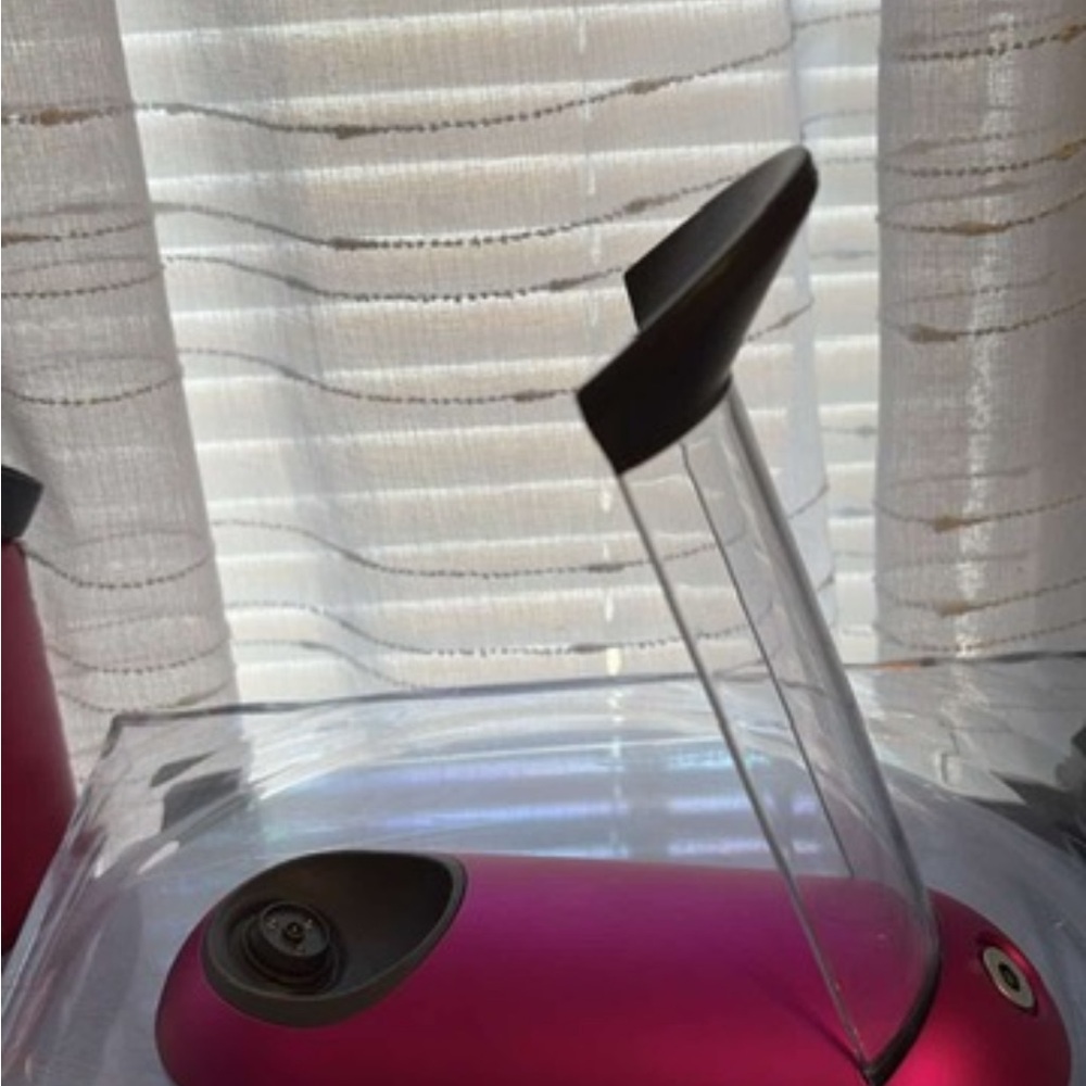 Dyson cordless hair straightener - Picture 3 of 4